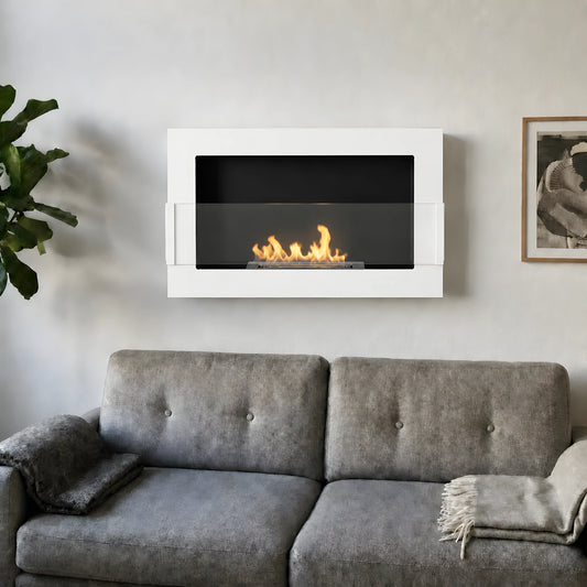 Hvid biopejs til væg 650x400 over grå sofa i moderne stue