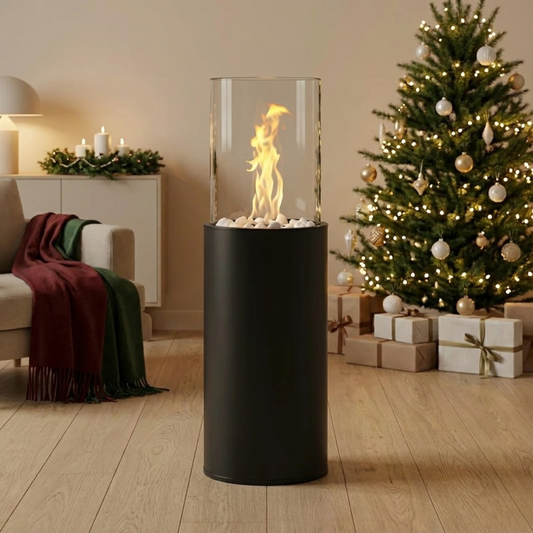 Fritstående biopejs sort med dekorative sten